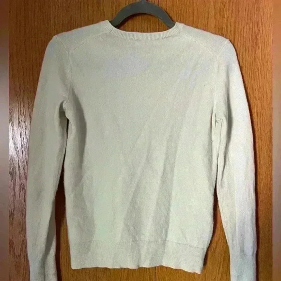 Everlane cashmere crew sweater in cream - Picture 8 of 8